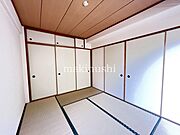 6帖和室　タタミがあれば冬にはこたつを置いたり、小さなお子様がいれば遊び場やお昼寝スペースとしてもいいですね♪