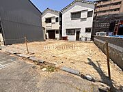料理をしながらリビングの家族とおしゃべりができる対面式キッチンは家事の時短に便利な食器洗い乾燥機付き♪キッチンを中心に水回りが固まった家事動線便利な間取り♪
