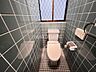 トイレ：トイレが1階と2階の2箇所にあるので、来客や朝の忙しい時間帯でも順番待ちの必要なし！階を移動する必要がなく楽ちんです♪