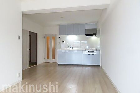◇2023年12月全面的にリフォーム済◆スーパー、コンビニ、ドラッグストアまで徒歩10分圏内でお買い物に便利◇小中学校まで徒歩10分圏内でで子育てに安心の環境