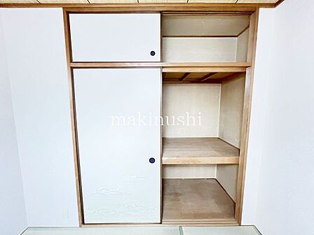 大きな収納スペースです。これだけの広さがあれば、かなりの量のお荷物を収納出来ますね。