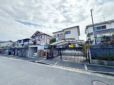 外観:■2世帯住宅■駐車3台可能■南側にお庭がございます■駐車場はボックスガレージとカーポート付き■土地85.26坪■平成10年建築■室内美装工事完了済みです■ぜひご見学下さい■ 外観:■2世帯住宅■駐車3台可能■南側にお庭がございます■駐車場はボックスガレージとカーポート付き■土地85.26坪■平成10年建築■室内美装工事完了済みです■ぜひご見学下さい■