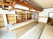 ■1階店舗部分のお写真です■居抜き状態となってます。アレンジするも良し、リノベーションするのも良し！
