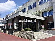 大阪狭山市役所 徒歩29分。 2260m