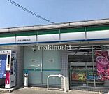 ファミリーマート大阪金剛駅前店 徒歩3分。 220m