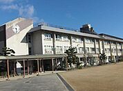 河内長野市立楠小学校 徒歩14分。 1090m