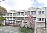 周辺：堺市立登美丘中学校 徒歩12分。 900m