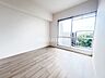 洋室：洋室です。収納付きのお部屋ですのでお片付けも楽ちんです。ベッドを置いて机をおいてテレビをおいてもすっきりとしたお部屋に仕上がります。とても快適なお部屋です。