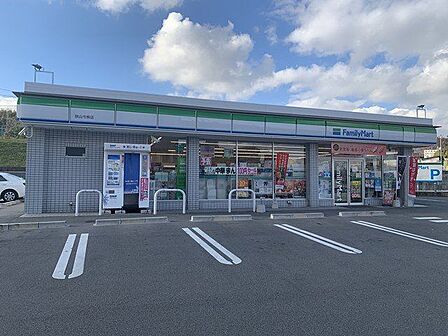 ファミリーマート狭山今熊店 徒歩5分。 340m