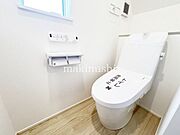 トイレが1、2階にございますので、朝の混雑時に安心して使用できます。トイレは温水洗浄付き便座で毎日清潔に快適にお使いいただけます。