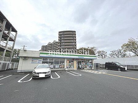 ファミリーマート河内長野南貴望ヶ丘店 徒歩7分。 530m