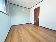 子供部屋お気に入りのインテリアを置いたり、好きな絵や写真を飾ったり、新しいお部屋での新生活に夢が膨らみます。