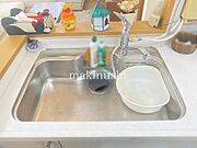 キッチンゆったりした調理スペースでお料理しやすいシステムキッチンです。※残置物含まず