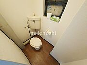 トイレ窓付きの明るいトイレです