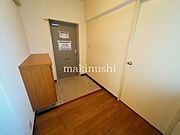 玄関・採光がふんだんに取れている玄関は自然光で明るいです。