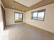 寝室明るい洋室です。寝室にもお子様のお部屋にもご利用頂けます。