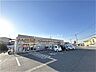 周辺：ニューヤマザキデイリーストア堺草尾店 徒歩10分。 740m
