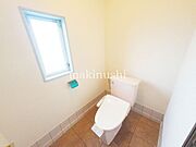 トイレ2階部分トイレは1階と2階にあります、夜のおトイレも階段を上り下りしないですみますね。