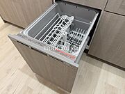 キッチンキッチンには後片付けをおまかせできる食洗機付きで、家事の時間をぐっと短縮。空いた時間は家族とゆっくり過ごしたり、趣味の時間に使えます。