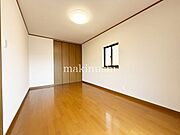 寝室　約7.5帖二面採光の明るい洋室です。寝室にもお子様のお部屋にもご利用頂けます。
