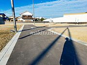 ■全13区画の分譲地■1区画40坪オーバーです■建築条件無し■平坦地です■近隣には関西スーパーやホームセンター、コンビニエンスストアがあり生活便利な立地条件となっております■