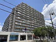 外観布忍駅まで徒歩4分という近さ！外壁はベージューグレー系の落ち着いた色合いの外観になります