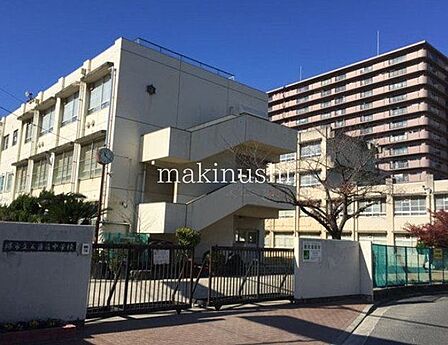 堺市立五箇荘中学校 徒歩9分。 670m