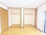 収納：クローセットクローゼットを備えた収納力のあるお部屋です。衣類や季節用品などをすっきり整理でき、室内を広々と快適に使えます。収納スペースが充実していることで、毎日の暮らしもより便利で快適になります。