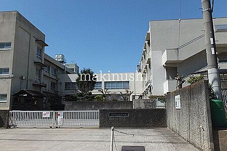 堺市立野田小学校 徒歩8分。 590m