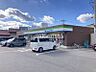 周辺：ファミリーマート藤井寺小山四丁目店 徒歩5分。 360m