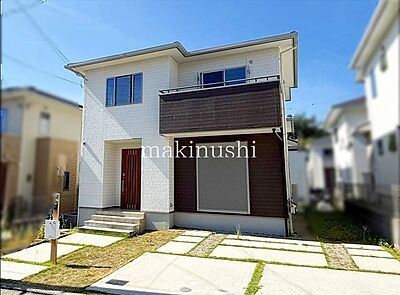 外観:外観堺市南区逆瀬川の中古戸建。土地約45.7坪のゆとりある敷地に、3LDKの間取りを確保。平成29年7月建築の住まいで、家族で快適に暮らせる住空間が魅力です。充実した間取りが魅力の一邸。 外観:外観堺市南区逆瀬川の中古戸建。土地約45.7坪のゆとりある敷地に、3LDKの間取りを確保。平成29年7月建築の住まいで、家族で快適に暮らせる住空間が魅力です。充実した間取りが魅力の一邸。
