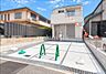 その他：前面道路含む外観【前面道路幅員約4.5ｍ（公道）】お車の出し入れや日々の移動もしやすい、ゆとりある道路幅♪公道に面しているため、毎日の暮らしにも便利です。落ち着いた住環境が魅力の一邸です♪