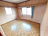 寝室：・2面採光の明るいお部屋、お日様の光とさわやかな風をたっぷり取り込めます。気になるお部屋の換気もしっかりできますね。