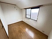 寝室　3階両面から光を取り込むことが出来る洋室です。ご夫婦の寝室にいいかがでしょうか？