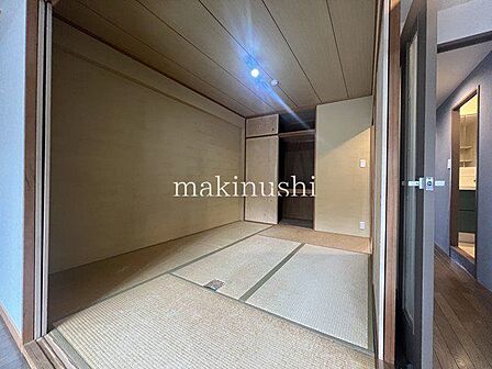 たくさん収納できる押し入れ付き♪お部屋が片付き広く使えます♪