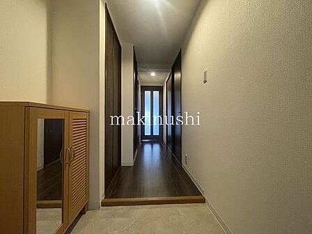 エレベーターホールの目の前で便利なお部屋!荷物が多い時でも安心です!