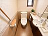 トイレ：ゆったりとしたトイレスペース♪トイレは1階と2階にあるのでとても便利です♪