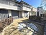 その他：南向きの日当たりの良いお庭では、ガーデニングやバーベキューなどお楽しみいただけます♪