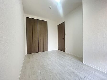 各居室にはクローゼットがあり、お洋服が整理できてお部屋が広く使えます♪