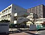 周辺：堺市立五箇荘中学校 徒歩9分。 670m