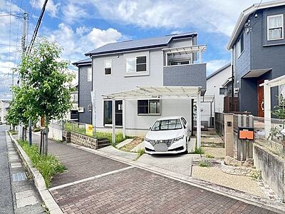 外観:平成22年8月建築のオール電化住宅です♪寺池台小学校まで約710m♪お子様の通学は安心の距離です♪ 外観:平成22年8月建築のオール電化住宅です♪寺池台小学校まで約710m♪お子様の通学は安心の距離です♪
