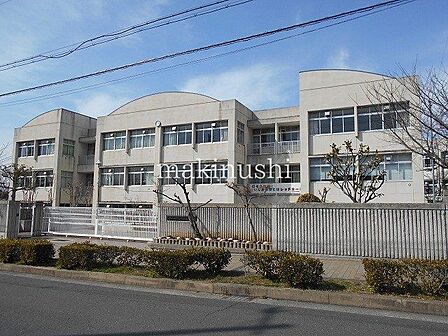 富田林市立明治池中学校 徒歩14分。 1120m