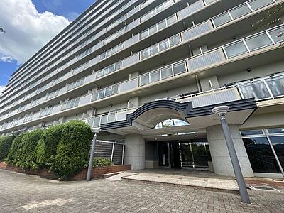 外観:■現地外観写真■令和7年10月リフォーム完成予定■南海高野線 三日市町駅まで徒歩12分■3LDK■東向きバルコニー■近隣商業施設充実■ 外観:■現地外観写真■令和7年10月リフォーム完成予定■南海高野線 三日市町駅まで徒歩12分■3LDK■東向きバルコニー■近隣商業施設充実■