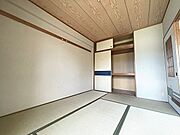■和室　6帖■リビング隣には日当たり良好の和室付きです。間仕切りを開ければリビングと繋がり開放感が出ます。■