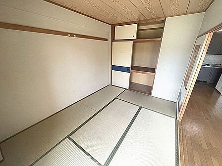■和室 6帖■リビング隣には日当たり良好の和室付きです。間仕切りを開ければリビングと繋がり開放感が出ます。■
