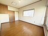 洋室：2階洋室6帖