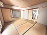 室内：■1階和室8帖■隣り合った6帖の和室があり、襖を開ければ開放感のある空間に変わります。■