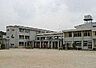 周辺：河内長野市立石仏小学校 徒歩13分。 1000m