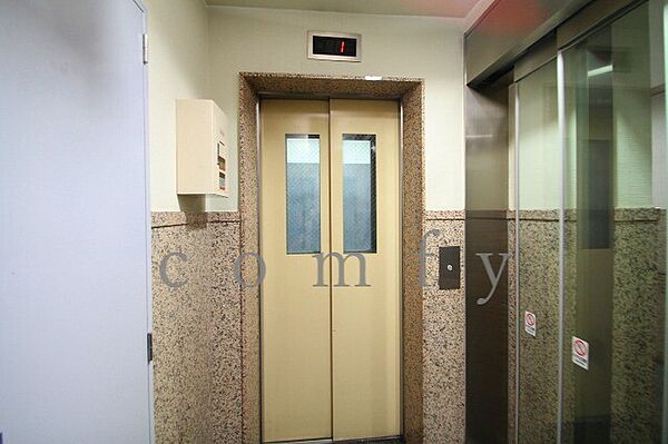 画像18:エレベータホール