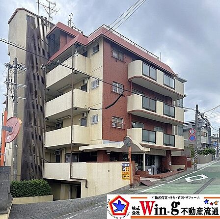 昭和60年7月建築の6階建て、エレベーター付きのマンションです♪山陽電鉄 西代駅 徒歩4分の交通アクセスです!周辺には、教育施設・スーパー・ドラッグストア・郵便局などがございます♪